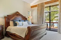 Lake front house near Clemson University