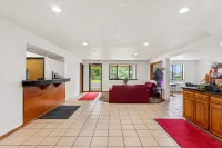 Quality Inn & Suites Howe - Sturgis Hotels in LaGrange County