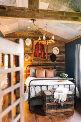 The Silos at Promise Manor "Duke Farm stay mins from historic Lynchburg, TN. Hotel a Moore County