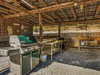 Farmhouse in private setting close to town Hotels in Saluda