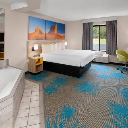 Days Inn by Wyndham Eagle River Отели в г. Игл Ривер