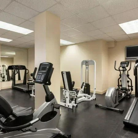 Premier Waterfront Room, Tiki Bar & Grill, Live Music, Pool, Gym, Kitchenette