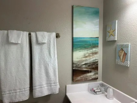 Waterfront Views in Tranquil Rockport–FultonStay at Our Charming Condo