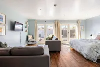 Hollywood Hideaway: Cozy Guesthouse Near Universal