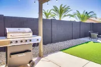 2 Mi to Surprise Stadium! Snowbird Haven w/ Pool - Boutique