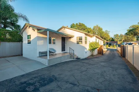 Cozy Pasadena Home Steps From Rose Bowl w Parking