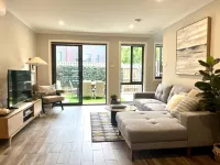 Stylish Townhouse with Private Courtyard