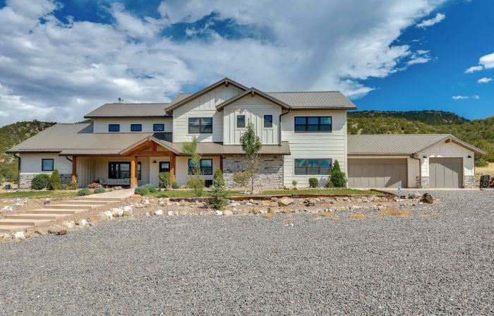 Nat'l Forest Access & Mtn Views: Family Eagar Home
