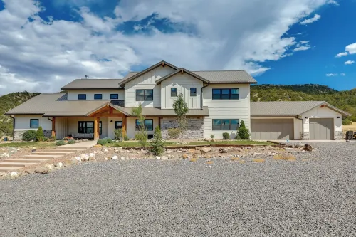 Nat'l Forest Access & Mtn Views: Family Eagar Home - Country Houses