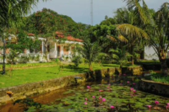 YNG-Luxor Resort Phu Quoc Hotels near Ho Quoc Temple