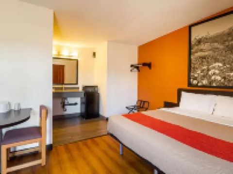 Motel 6 Hesperia, CA - East Hotels in Hesperia