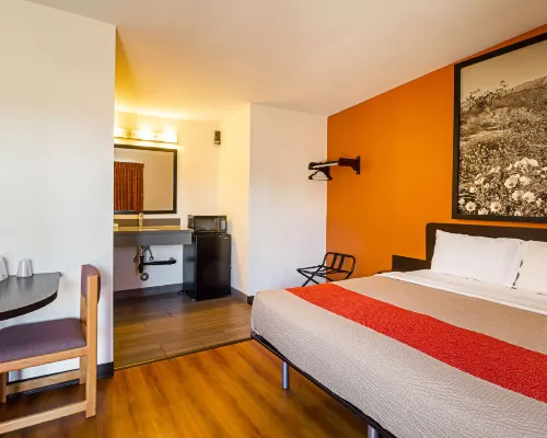 Motel 6 Hesperia, CA - East Hotels in Hesperia