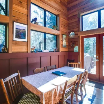 44Mbr - Hot Tub- Pets Ok - Wifi - BBQ - Sleeps 8 2 Bedroom Home by RedAwning