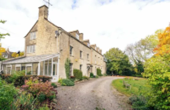 Stunning 8-Bedroom Home in Painswick Hotels in 