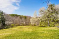 Athens Vacation Rental - 6 Mi to Ohio University! - parking