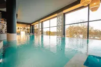 Best Western Plus le Roi Arthur Hotel et Spa - Pools