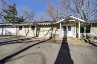 Mountain Golf Family Home w/ Deck in Spruce Pine - Alojamientos
