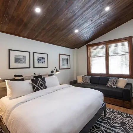 Zephyr Mountain Lodge Premium-Rated 2100