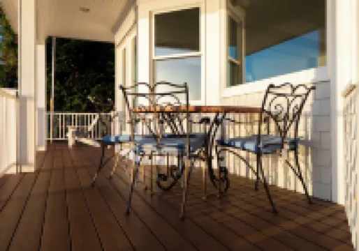 Luxury Waterfront Home with Private Dock & Hot Tub Hoteles en Portsmouth