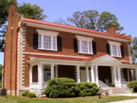 富蘭克林假日酒店 - 冷泉 威廉森縣酒店