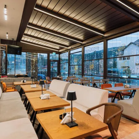 Suru Hotel & Restaurant
