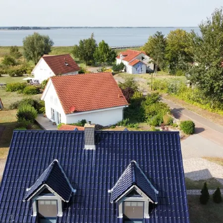 Sauna, fireplace, SKY TV, V&B whirlpool, WLAN, lake view, close to the Baltic Sea, LAST MINUTE
