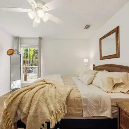 Charming 3-bedroom house in lovely Foley just 7 miles to the beach.