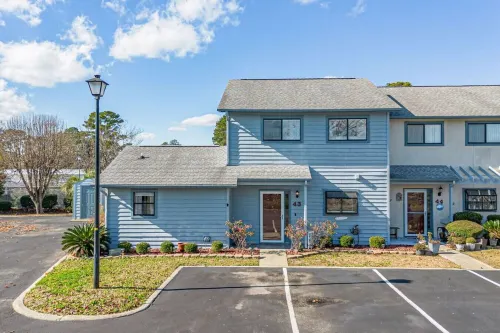 Spacious 3BR/3BA Townhome w/ 1st Floor master