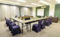 Geary Hotel Bandung - parking