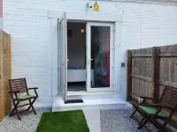 Singer House Beach Holiday Flats with Parking ,Opposite Paignton Pier ,English Riveria