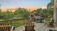 Sleeps 18 • Lake Access Game Room Close to Skiing Otter Banks by AvantStay