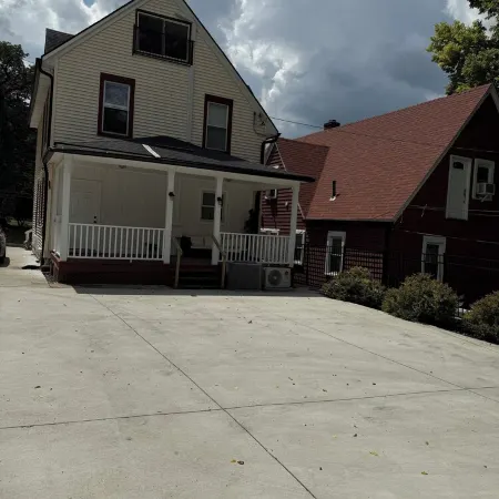 Beautiful Walnut Home 4bed/bathrooms with Private Parking