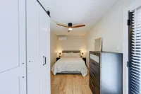 Charming 1-Bedroom Guest House Near NRG with a Level 2 Fast EV Charger