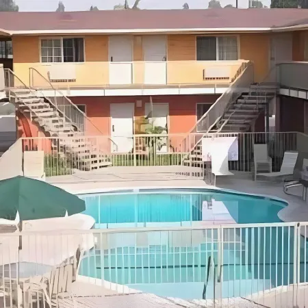 Chateau Inn & Suites
