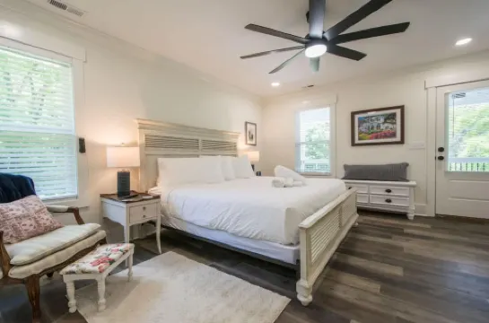 Charming 3BR w Balconies Walk to Flat Rock Playhouse