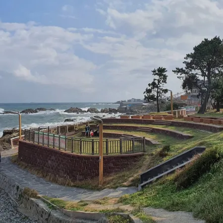 Gijang Riverside Pension Отели рядом с достопримечательностью «Станция метро Jwacheon»