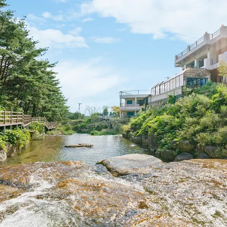 Geochang Sunflower Pool Villa Pension
