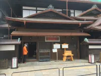 道後溫泉小鎮酒店 鄰近四國松山道後 観光人力車 力舎本店的酒店