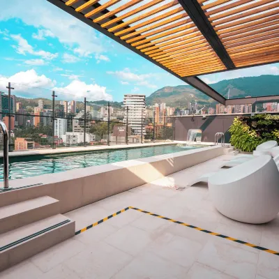 Calle Flora Hotel by Jalo Hotel dekat Taman Lleras