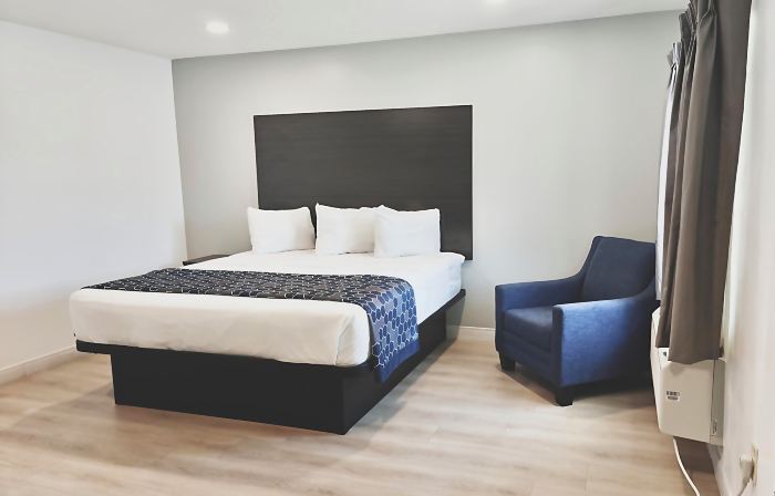 Casa Blanca Inn and Suites