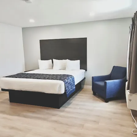 Casa Blanca Inn and Suites