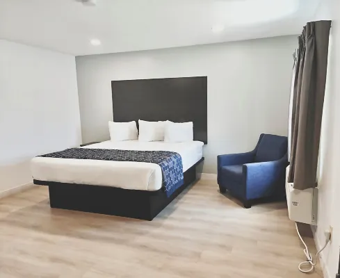 Casa Blanca Inn and Suites