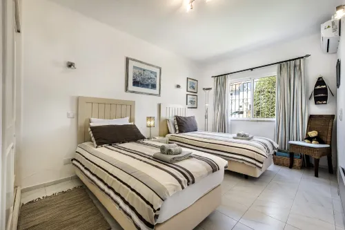 4 Bedrooms Private Pool Close to All Amenities - Villas