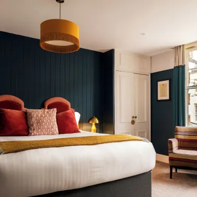 The White Star Tavern Hotels near Ocean Village