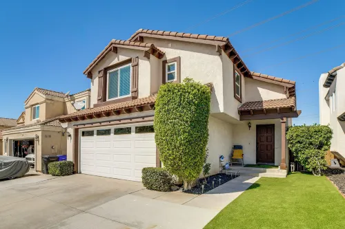 Explore Socal: Family-friendly Home in Fontana!
