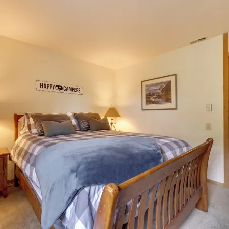 1 Mi to Shaver Lake! Family & Couples Condo