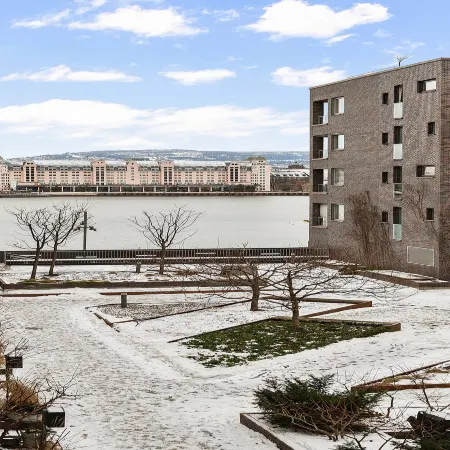 Urban escape - Only steps from the waterfront