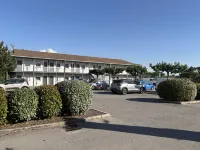Brit Hotel Confort Manosque Cadarache - parking