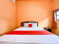 RedDoorz Casa Delray Syariah at Pantai Pelabuhan Ratu Hotels in Cisolok