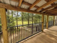 Charming Cabin. Located between New River Gorge and Summersville Lake